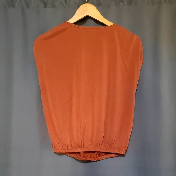 Green Envelope Burnt Orange Short Sleeve Top Size XS NWT - Picture 2 of 6